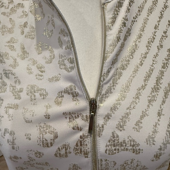 Chico’s Zenergy White and Gold Patterned Zip-Up Golf Top. Chico’s size 0, Small - Picture 2 of 7